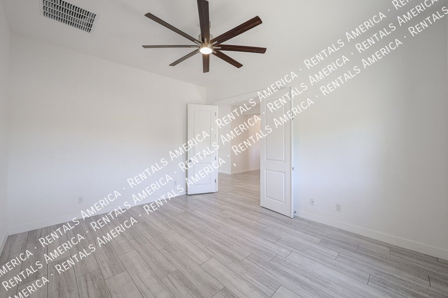Gorgeous 3 bedroom + Den home  in Scottsdale property image