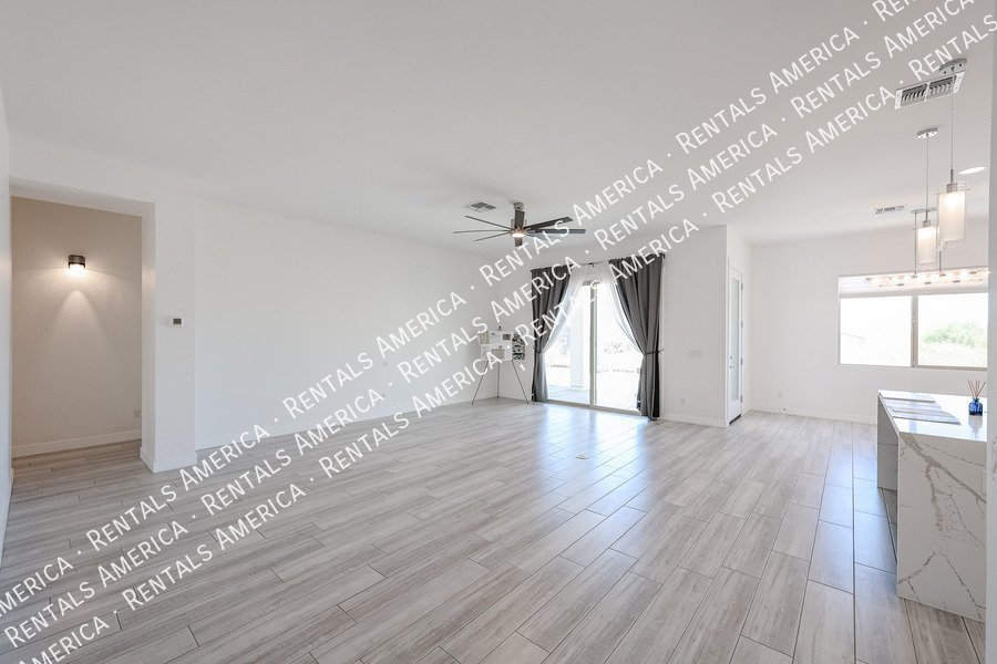 Gorgeous 3 bedroom + Den home  in Scottsdale property image