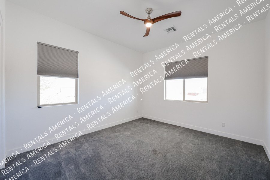 Gorgeous 3 bedroom + Den home  in Scottsdale property image