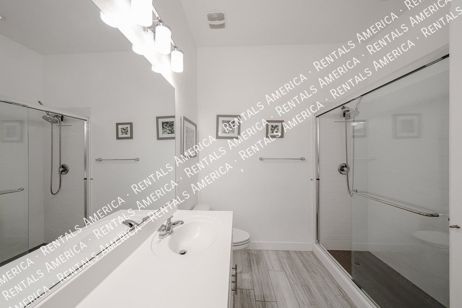Gorgeous 3 bedroom + Den home  in Scottsdale property image
