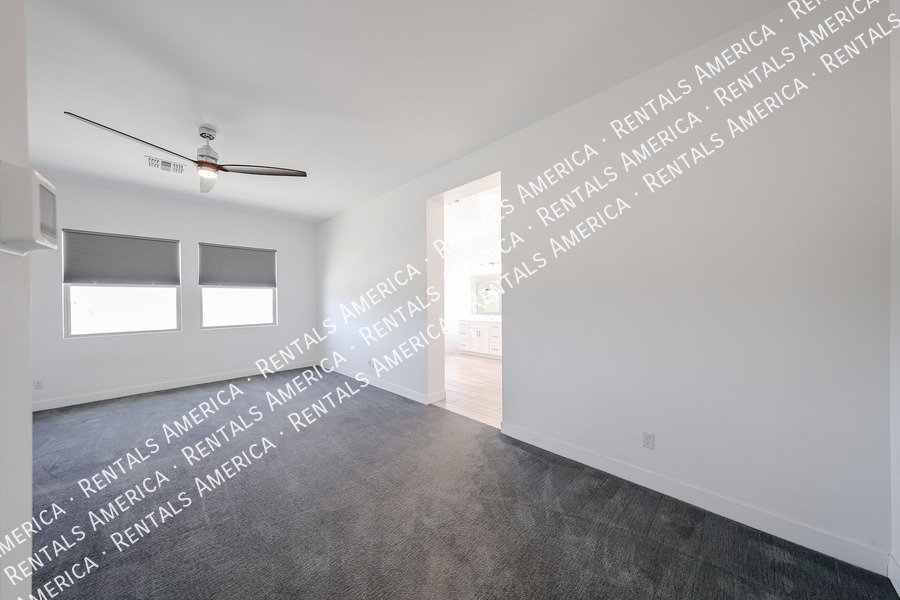 Gorgeous 3 bedroom + Den home  in Scottsdale property image