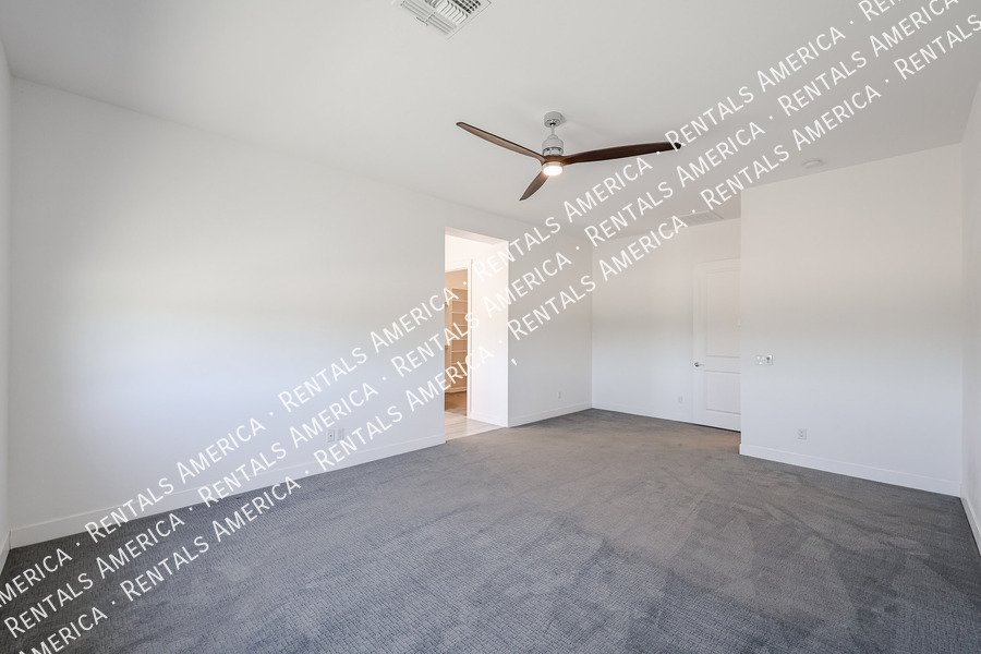 Gorgeous 3 bedroom + Den home  in Scottsdale property image