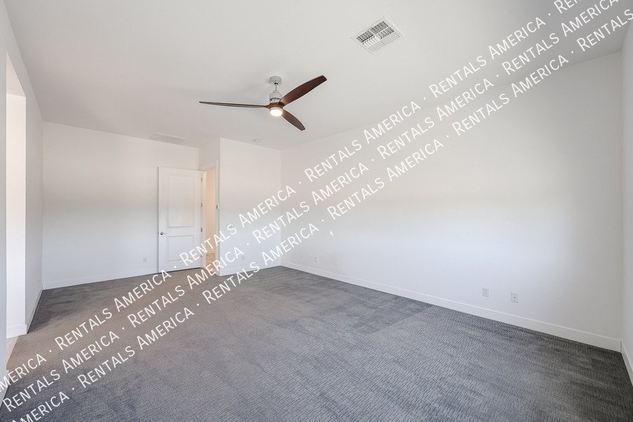 Gorgeous 3 bedroom + Den home  in Scottsdale property image
