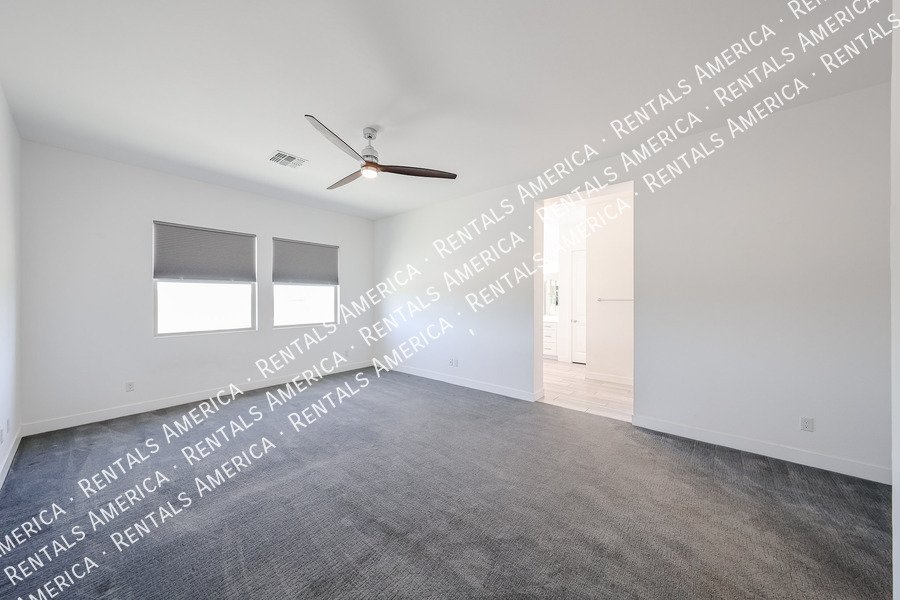 Gorgeous 3 bedroom + Den home  in Scottsdale property image