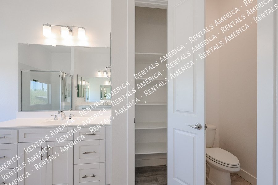Gorgeous 3 bedroom + Den home  in Scottsdale property image