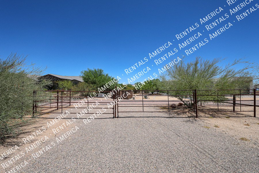 Gorgeous 3 bedroom + Den home  in Scottsdale property image