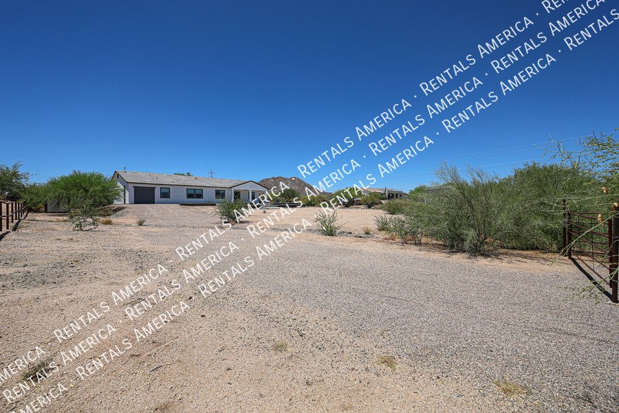 Gorgeous 3 bedroom + Den home  in Scottsdale property image