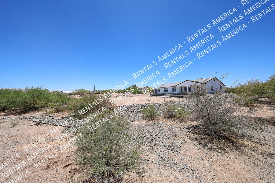 Gorgeous 3 bedroom + Den home  in Scottsdale property image