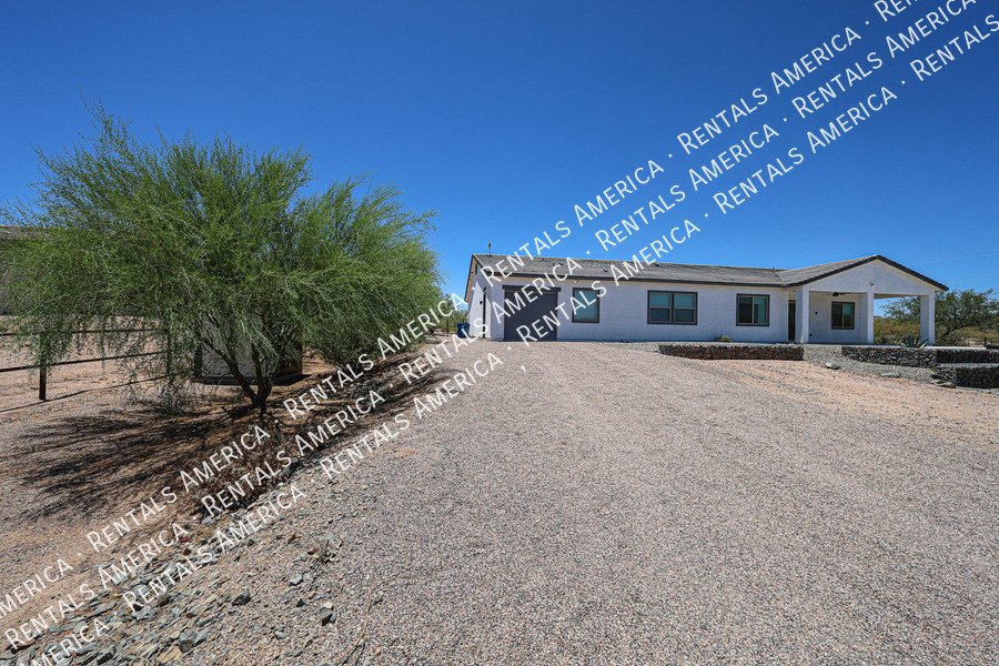Gorgeous 3 bedroom + Den home  in Scottsdale property image