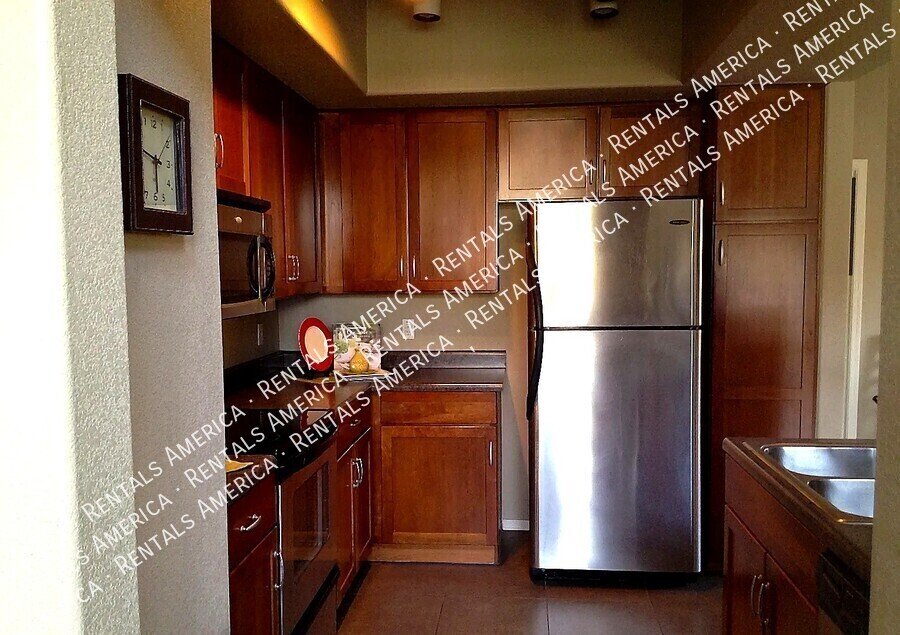 2402 E 5th St property image