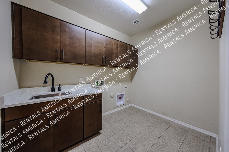 RV Owners Dream Home, Stop Paying for RV Storage! property image