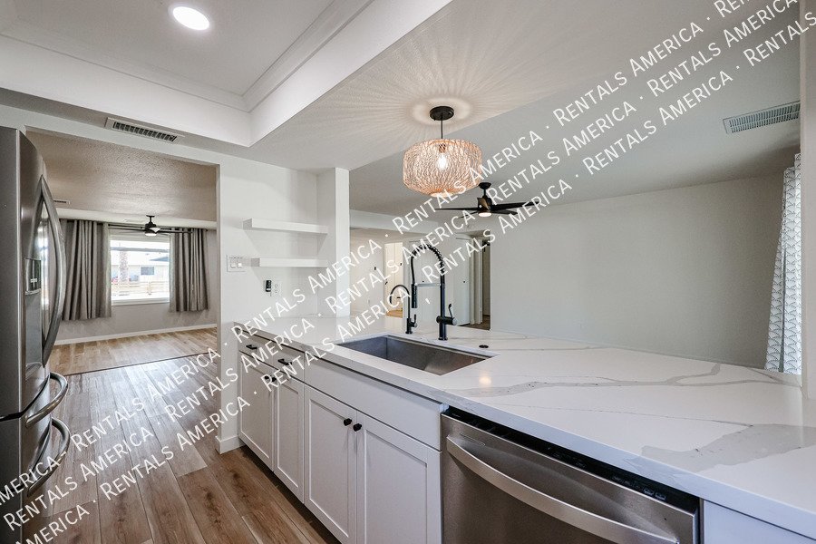 1430 E Bell De Mar Dr property image