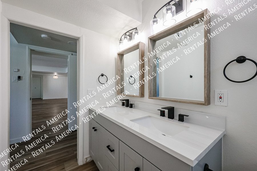 1430 E Bell De Mar Dr property image