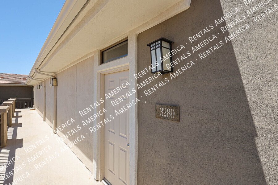 Scottsdale Greyhawk 2 BR/2 BA Condo w/ 1-car garage property image