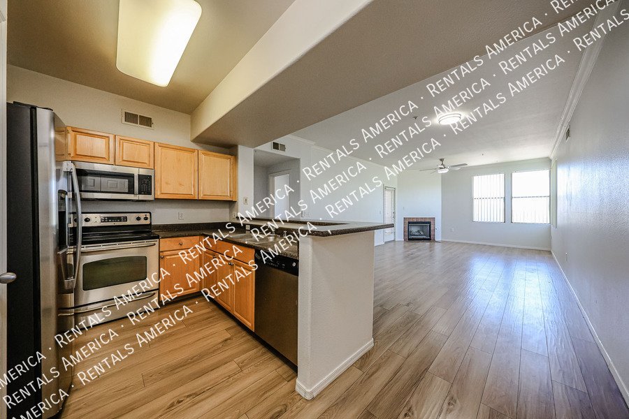 Scottsdale Greyhawk 2 BR/2 BA Condo w/ 1-car garage property image