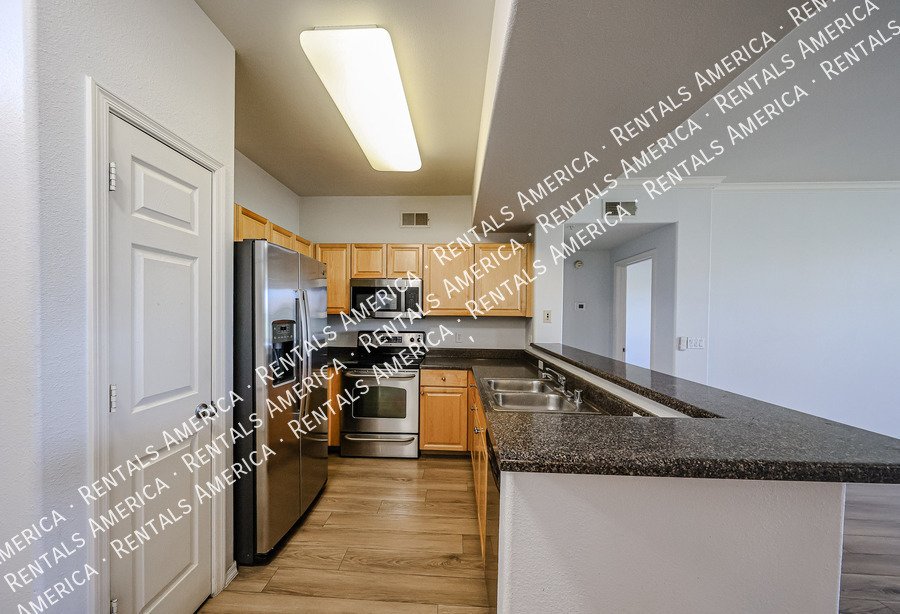 Scottsdale Greyhawk 2 BR/2 BA Condo w/ 1-car garage property image