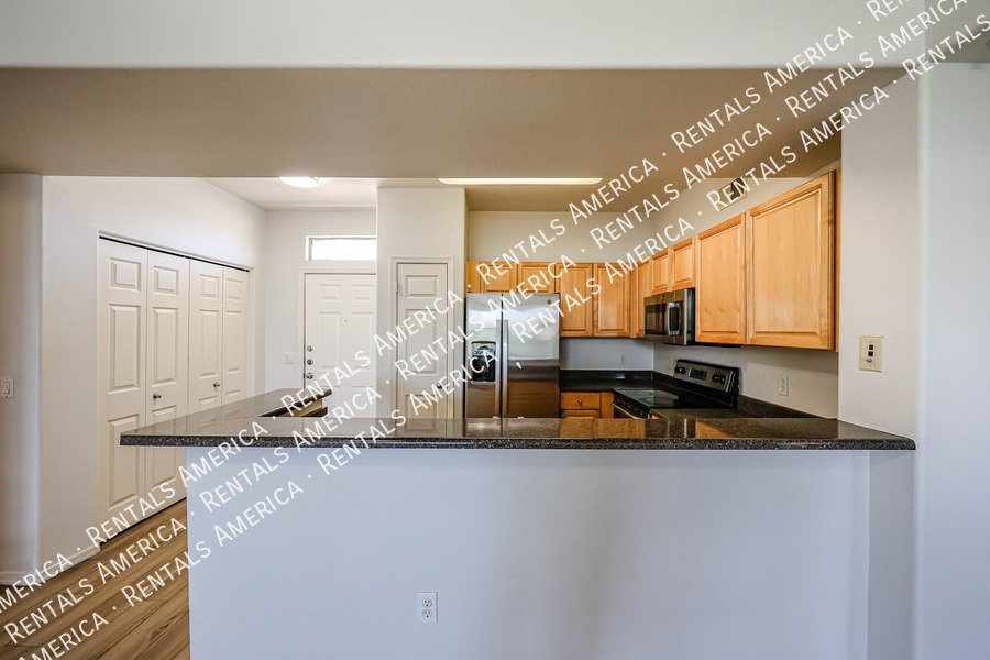 Scottsdale Greyhawk 2 BR/2 BA Condo w/ 1-car garage property image