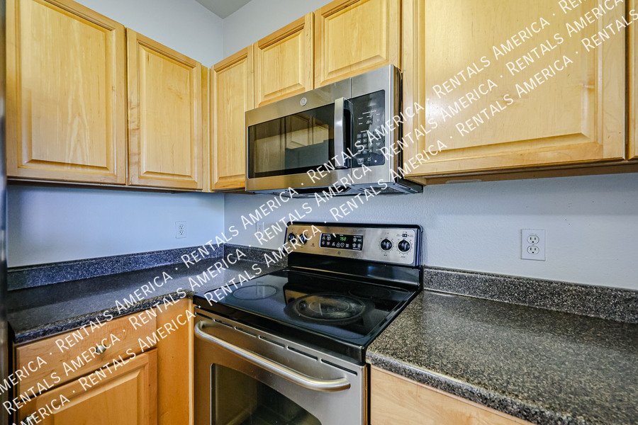 Scottsdale Greyhawk 2 BR/2 BA Condo w/ 1-car garage property image