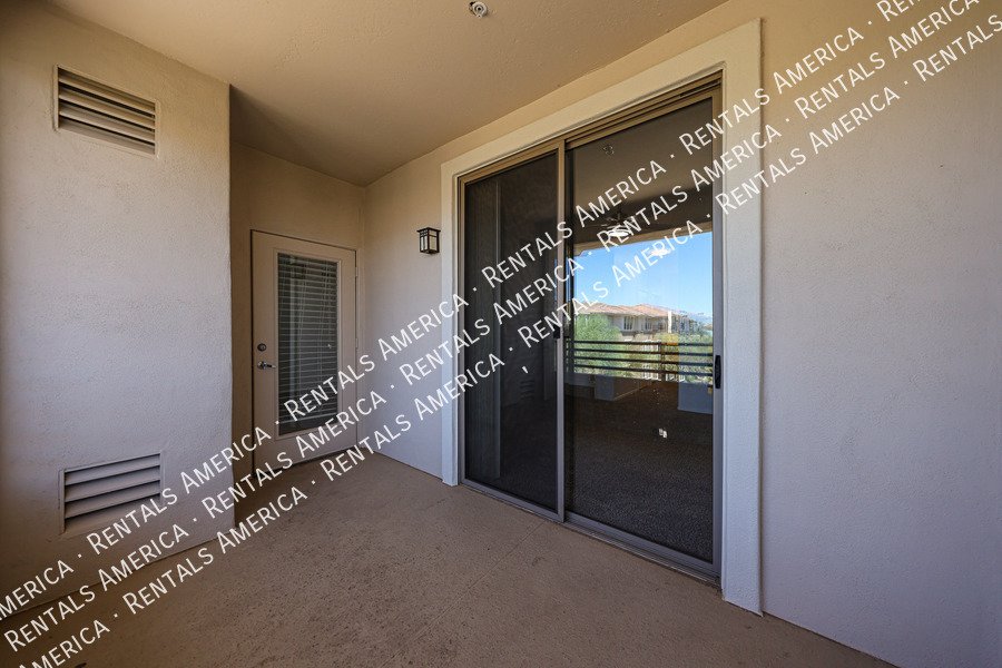 Scottsdale Greyhawk 2 BR/2 BA Condo w/ 1-car garage property image
