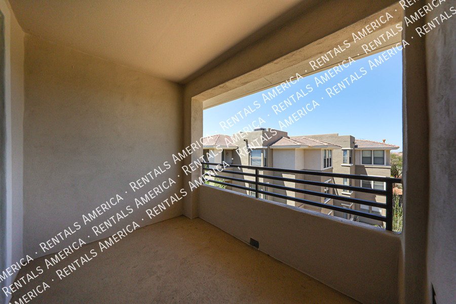 Scottsdale Greyhawk 2 BR/2 BA Condo w/ 1-car garage property image