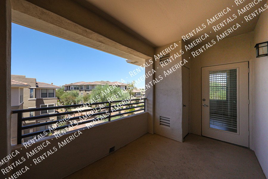 Scottsdale Greyhawk 2 BR/2 BA Condo w/ 1-car garage property image