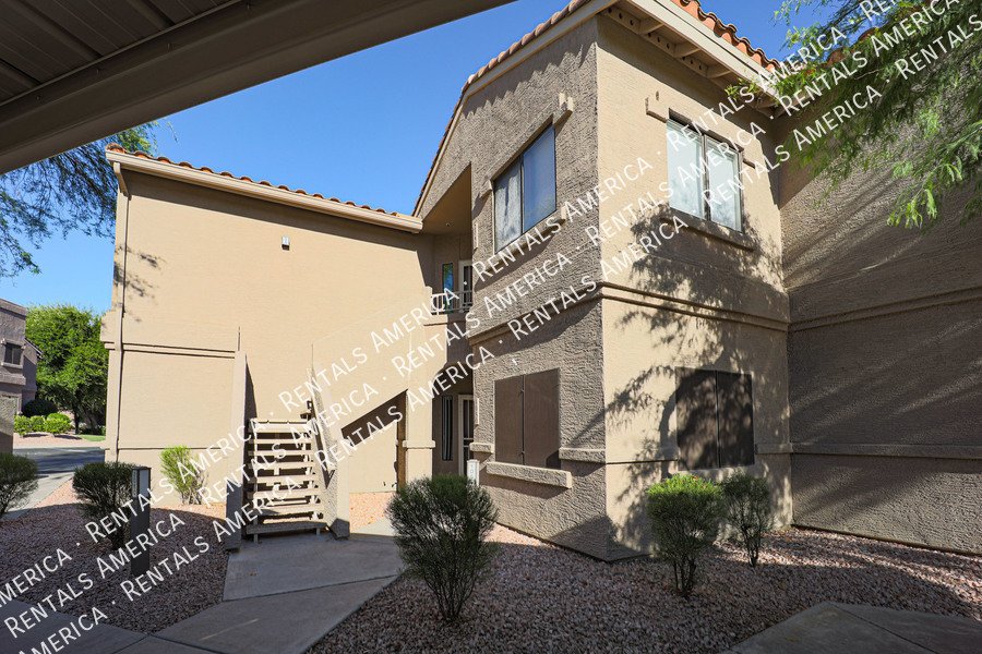 Adorable 2BD- + Office Scottsdale Condo in Villages North! property image