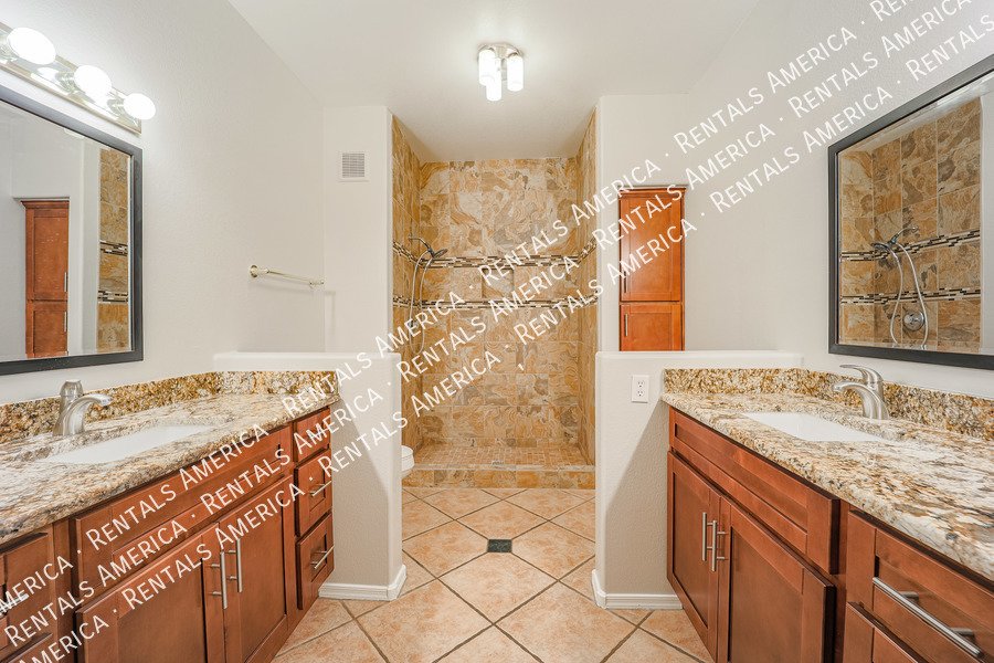 Adorable 2BD- + Office Scottsdale Condo in Villages North! property image