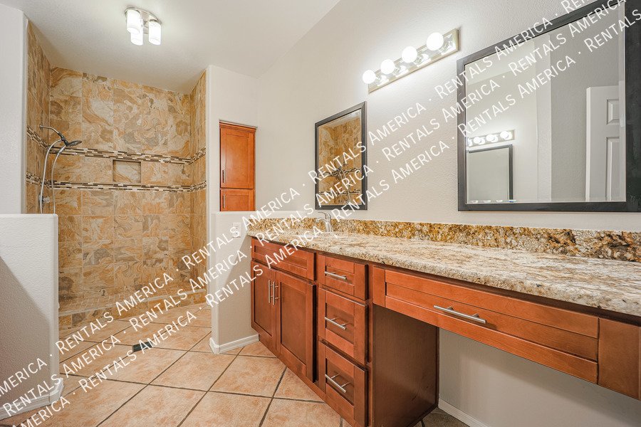 Adorable 2BD- + Office Scottsdale Condo in Villages North! property image
