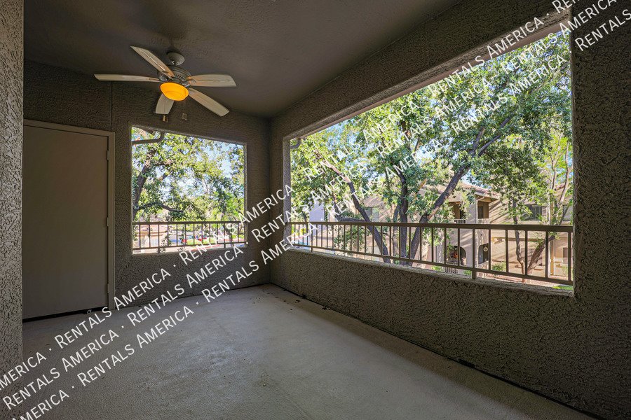 Adorable 2BD- + Office Scottsdale Condo in Villages North! property image
