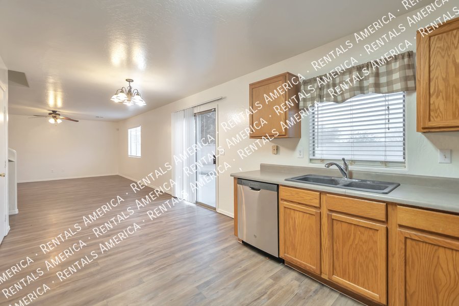 Spacious 5BD 3BA Corner Lot in San Tan Valley! property image
