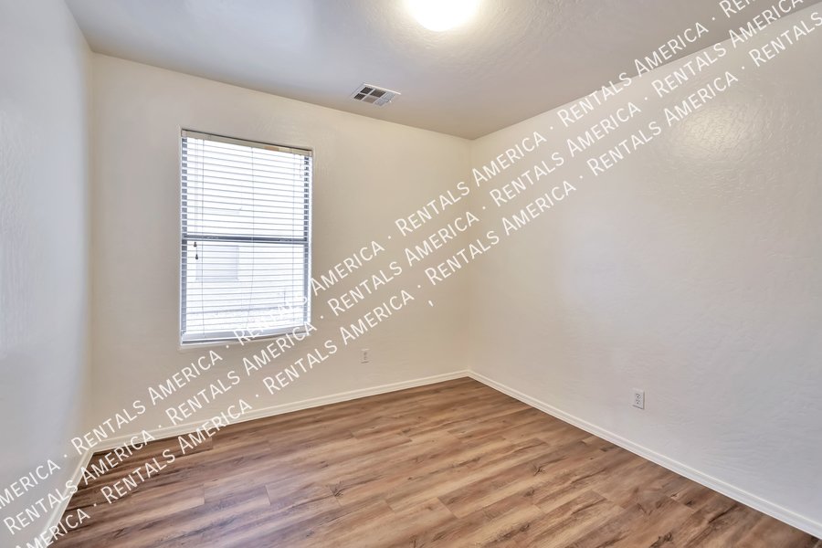 Spacious 5BD 3BA Corner Lot in San Tan Valley! property image