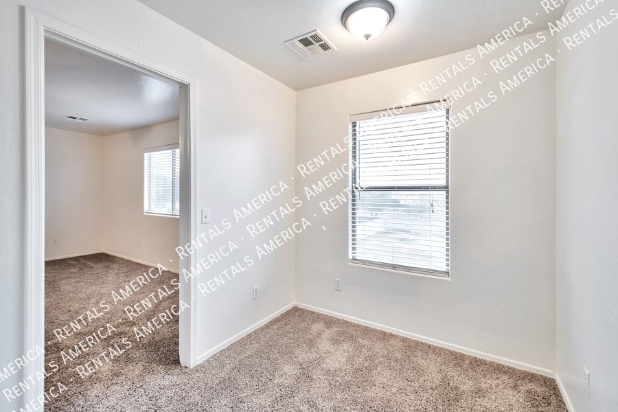 Spacious 5BD 3BA Corner Lot in San Tan Valley! property image