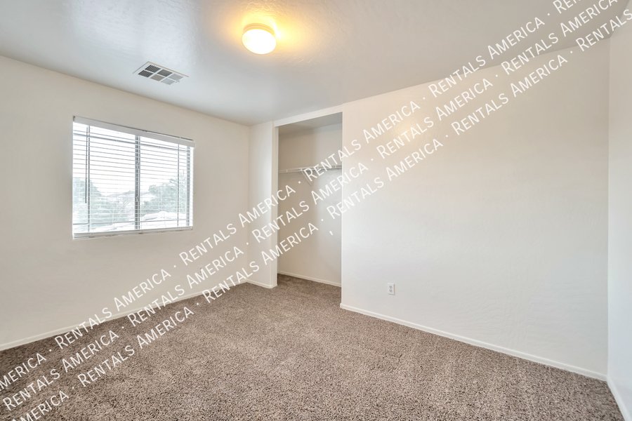 Spacious 5BD 3BA Corner Lot in San Tan Valley! property image