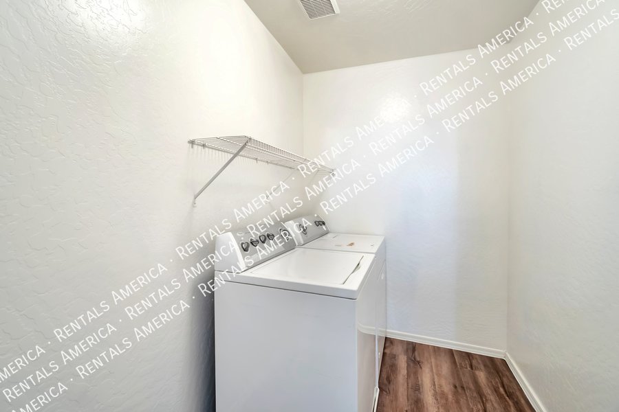 Spacious 5BD 3BA Corner Lot in San Tan Valley! property image