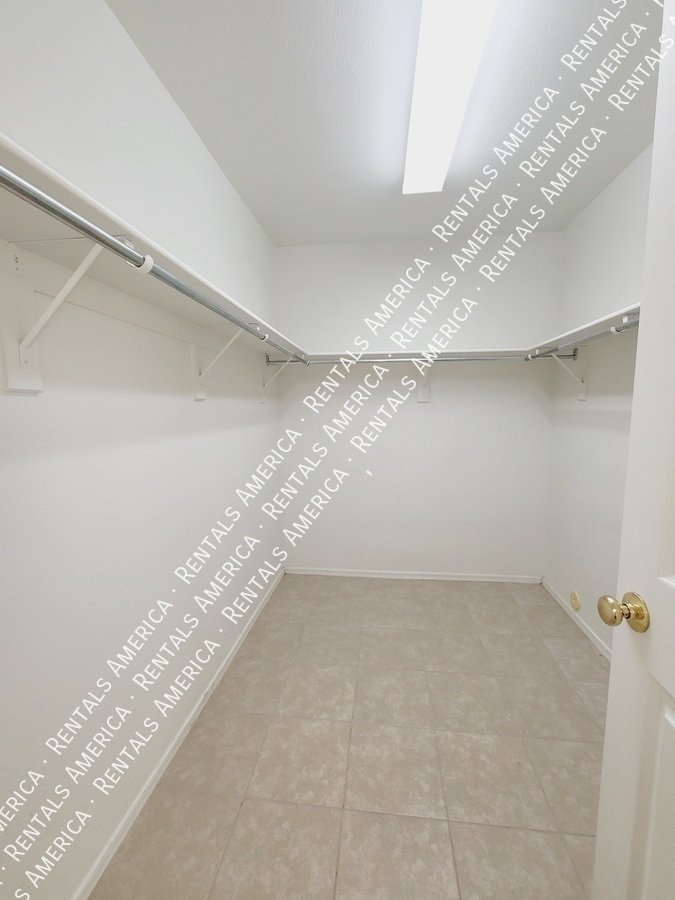 *Get 2 weeks free rent with a signed 12 month lease!* property image