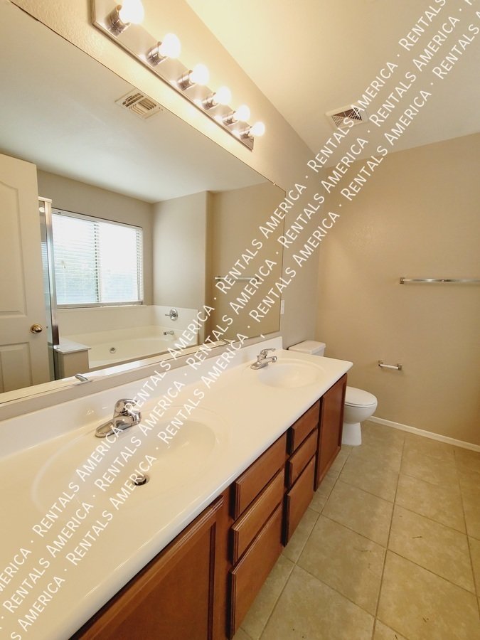 *Get 2 weeks free rent with a signed 12 month lease!* property image