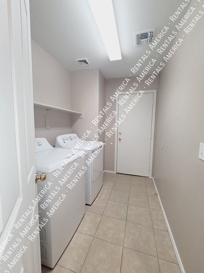 *Get 2 weeks free rent with a signed 12 month lease!* property image