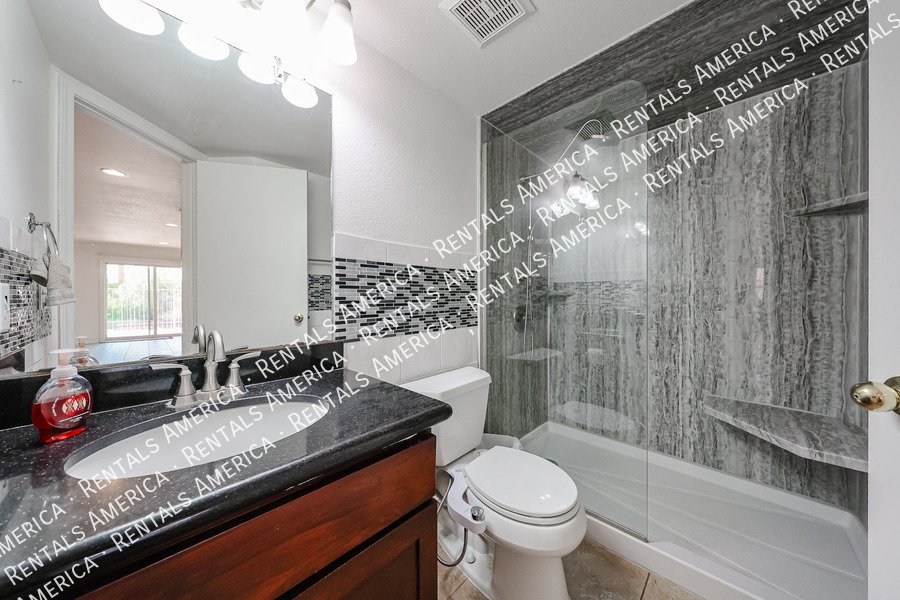 Spacious 5-Bedroom Home with Pool in Chandler property image