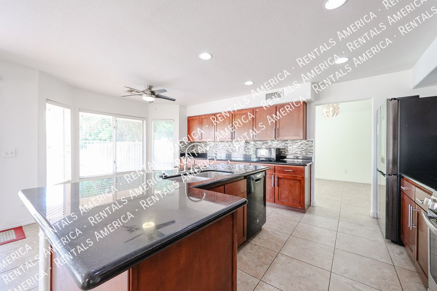 Spacious 5-Bedroom Home with Pool in Chandler property image