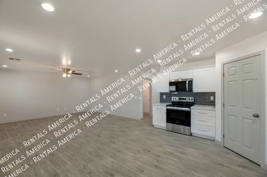 Charming 3 bedroom 2 bathroom duplex property image