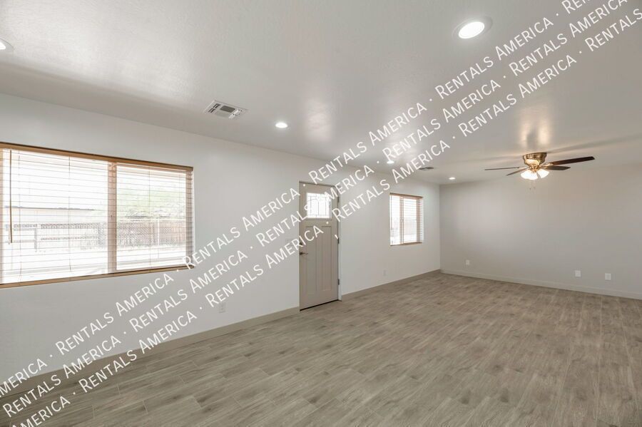 Charming 3 bedroom 2 bathroom duplex property image