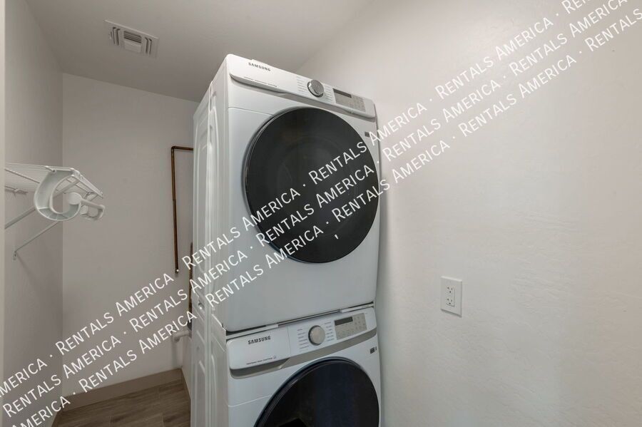 Charming 3 bedroom 2 bathroom duplex property image