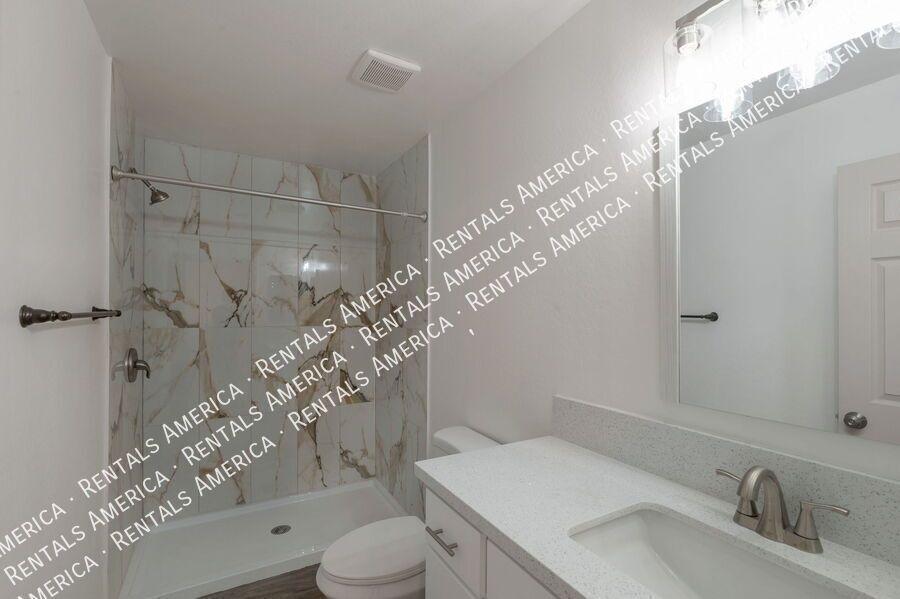 Charming 3 bedroom 2 bathroom duplex property image