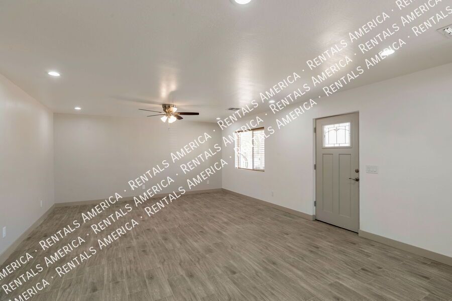 Charming 3 bedroom 2 bathroom duplex property image