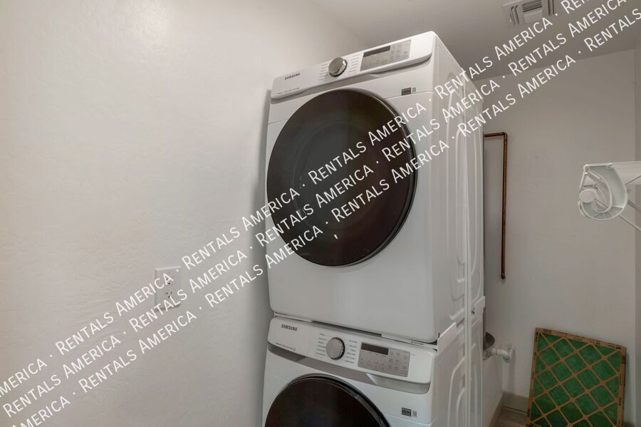 Charming 3 bedroom 2 bathroom duplex property image