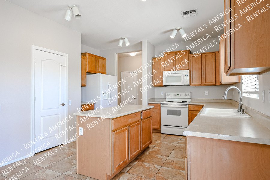 COMING SOON!  3 bedroom home in Avondale property image