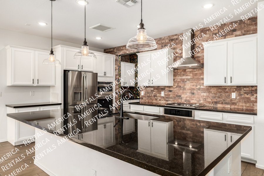 Stunning 5BR/4BA Home with Room for Everyone in Surprise property image