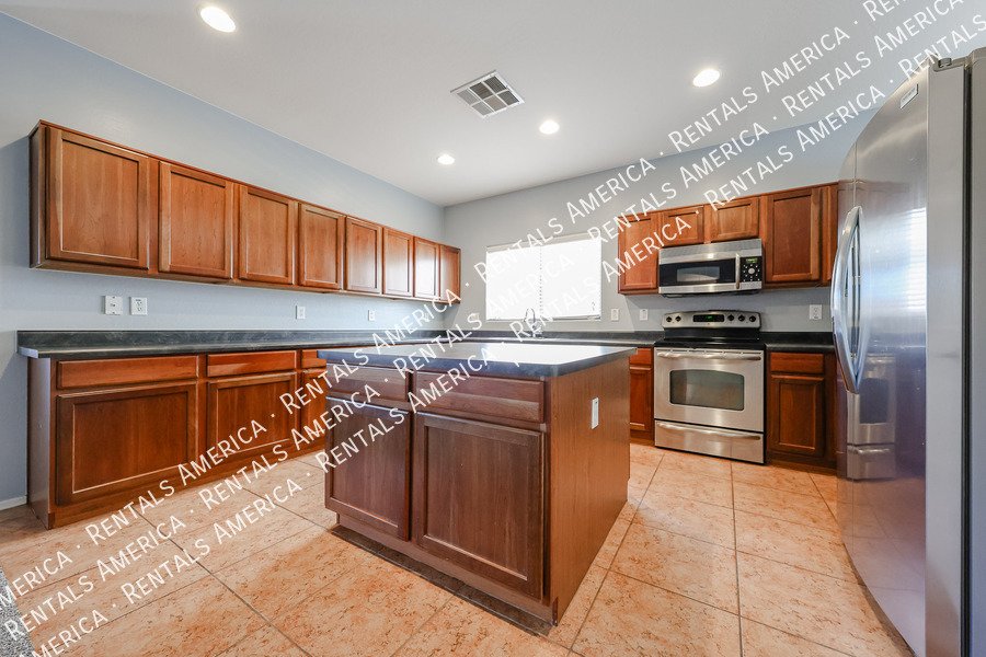 Charming 3-Bedroom Home for Rent in Maricopa! property image