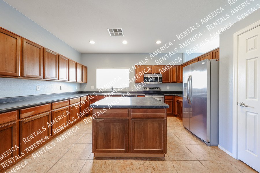 Charming 3-Bedroom Home for Rent in Maricopa! property image