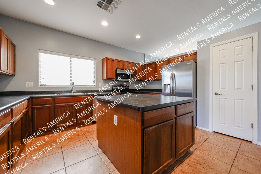 Charming 3-Bedroom Home for Rent in Maricopa! property image
